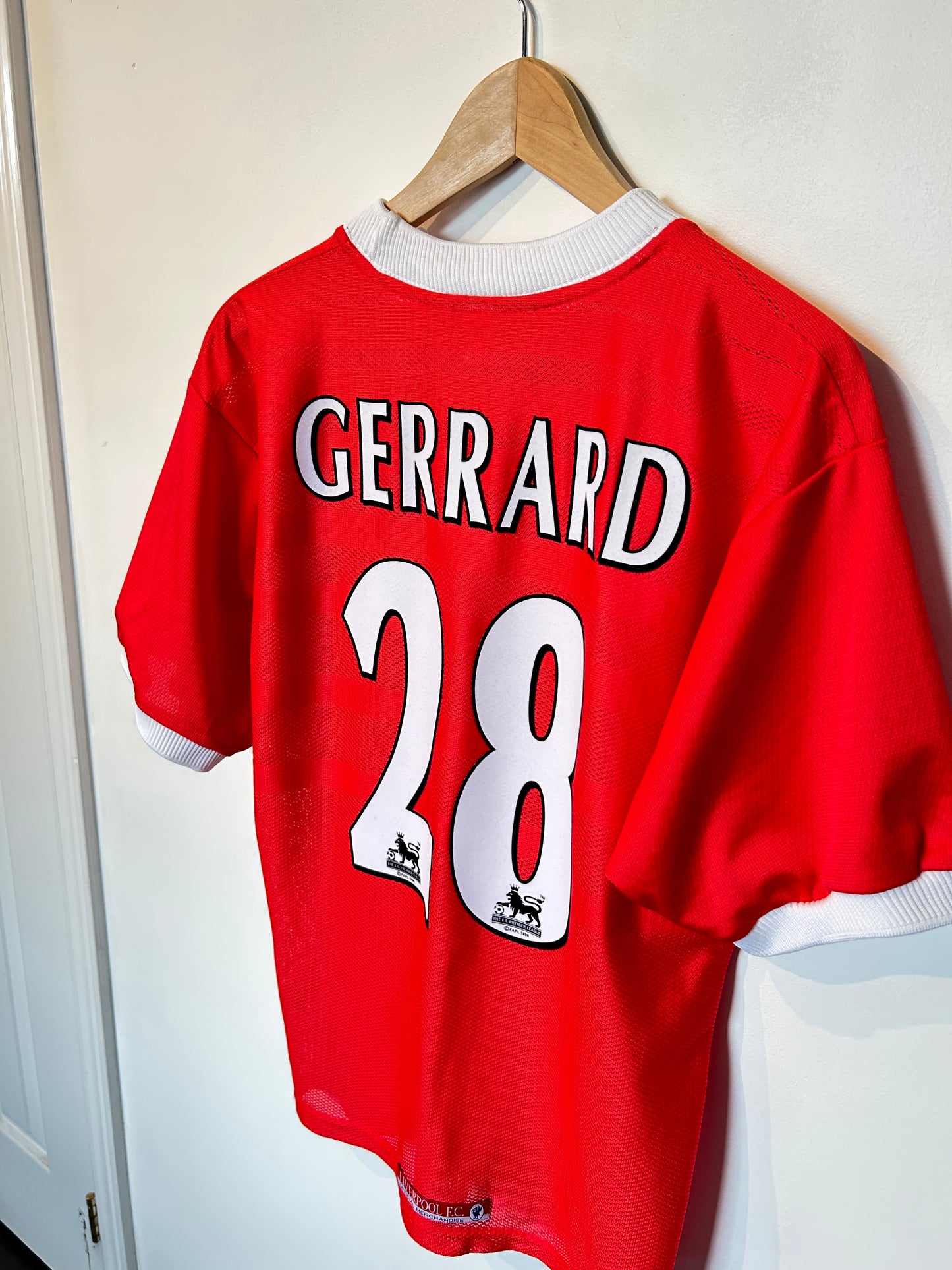 Liverpool 1998-00 Home Shirt - Gerrard #28 - M