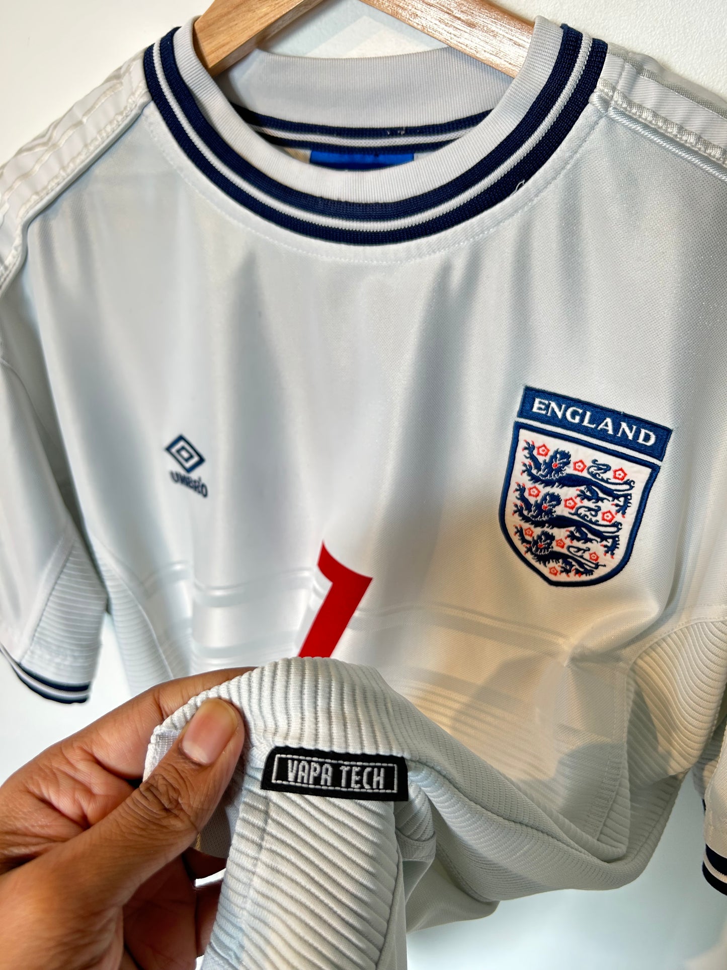 England 1999-01 Home Shirt - Beckham #7 - M