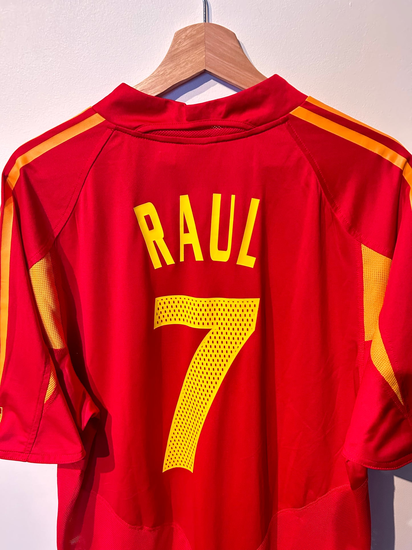 Spain 2004-06 Home Shirt - Raul - L
