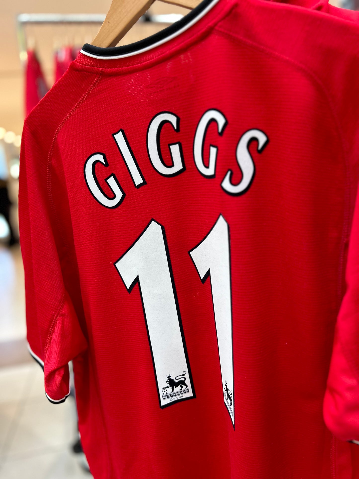 Manchester United 2000-01 Home Shirt, #11 Ryan Giggs - L